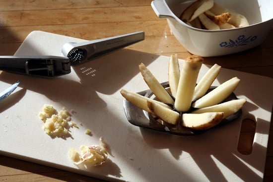 Kitchen Hack: Use an Apple Slicer to Make Potato Wedges