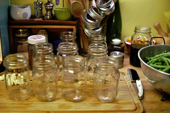 Remove the lids and rings from the jars